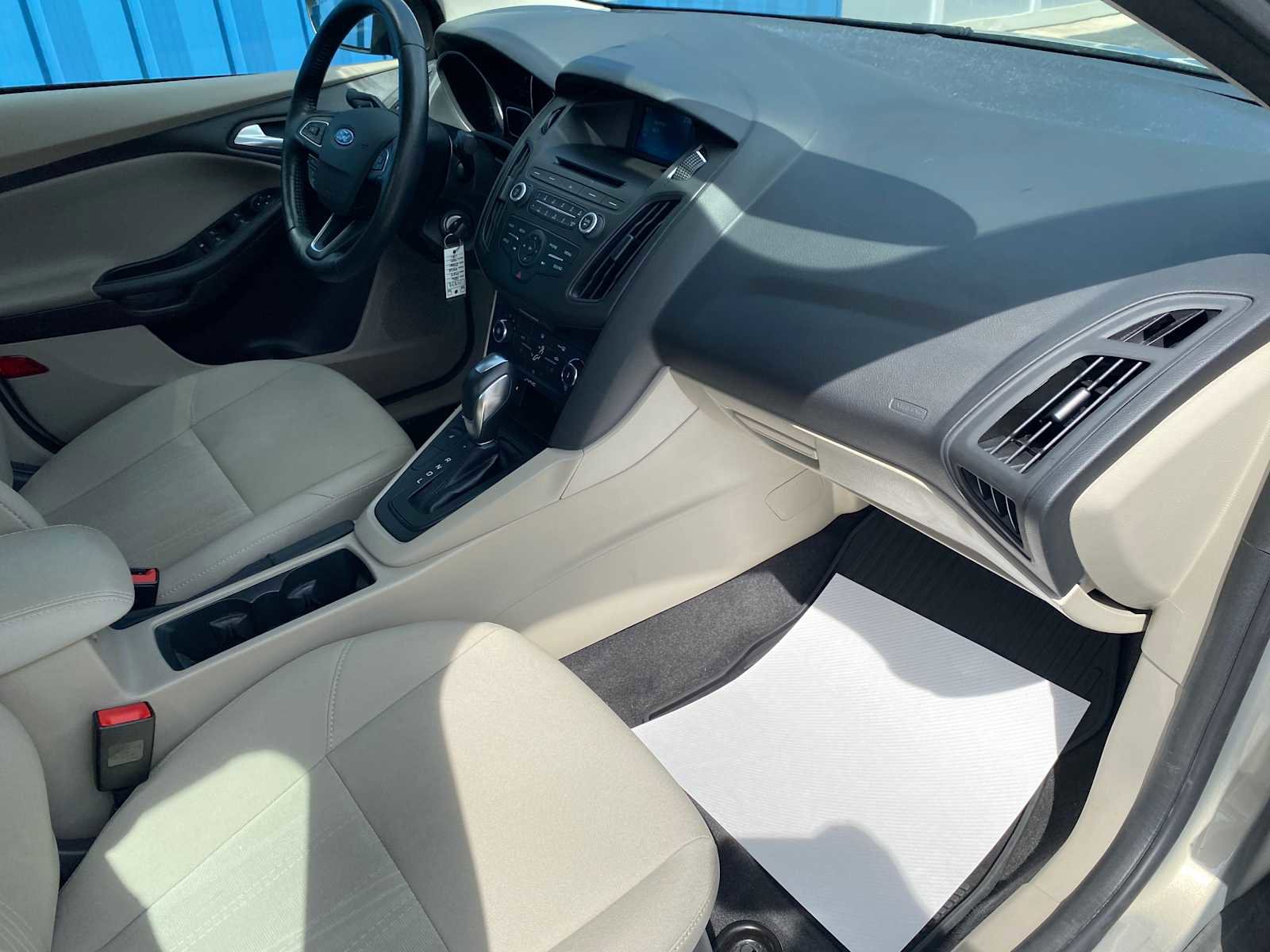 Used 2016 Ford Focus SE w/ SE Cold Weather Package image 25