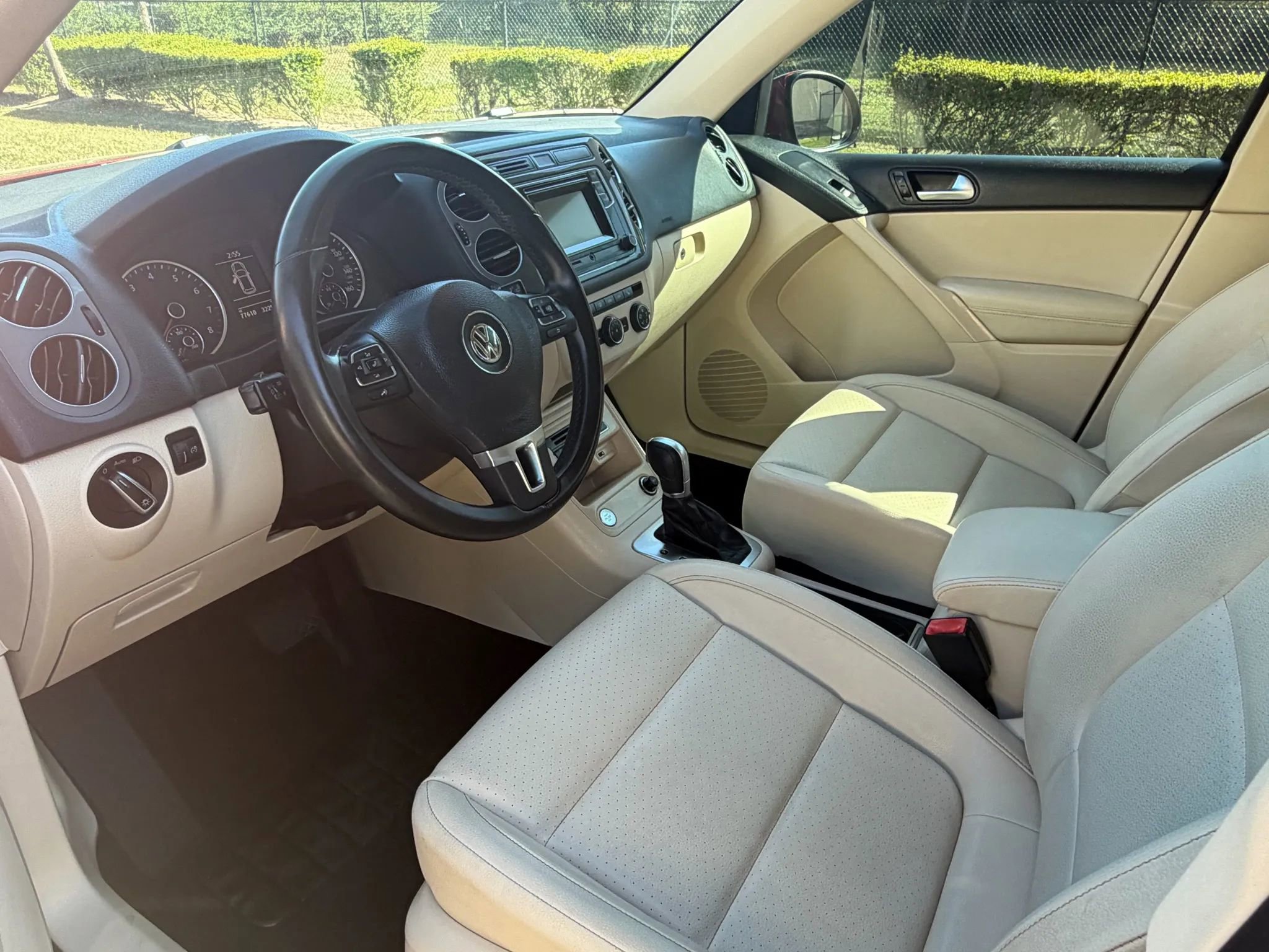 Used 2016 Volkswagen Tiguan S image 9