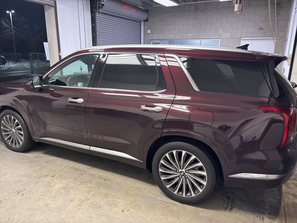 Used 2024 Hyundai Palisade Calligraphy image 3