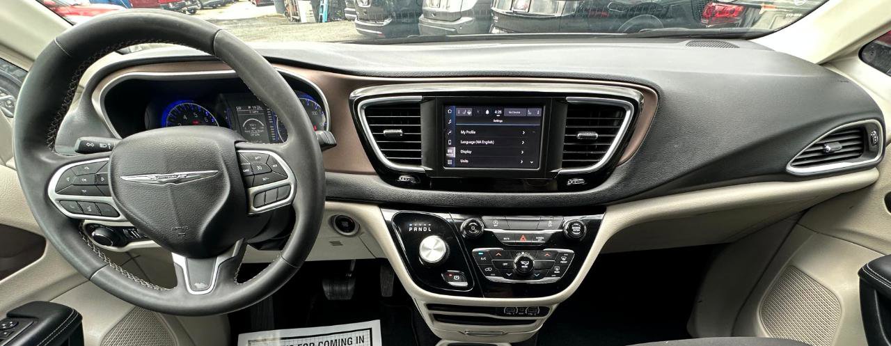 Used 2023 Chrysler Voyager LX FWD image 9