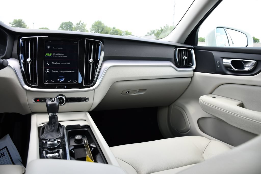 Used 2019 Volvo S60 T5 Momentum w/ Premium Package FWD image 25