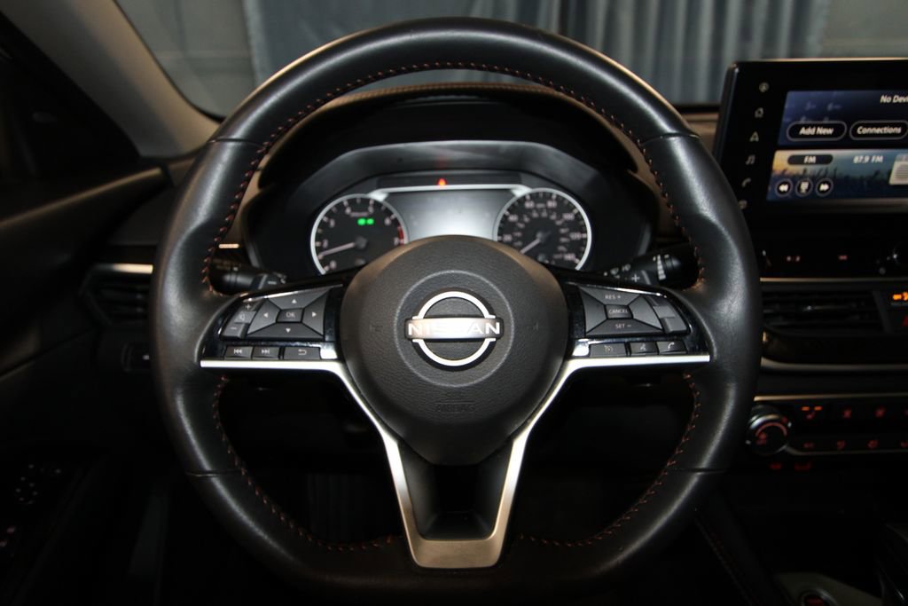 Used 2023 Nissan Altima 2.5 SR w/ SR Premium Package image 11