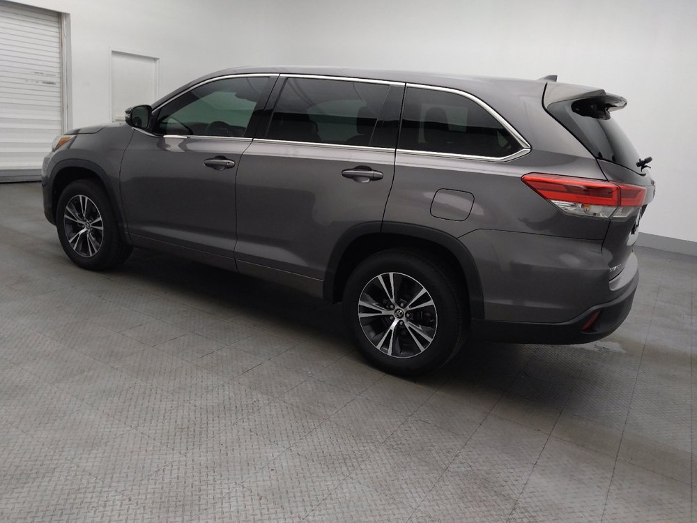 Used 2018 Toyota Highlander Plus FWD image 3