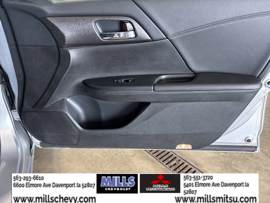 Used 2013 Honda Accord Touring image 17