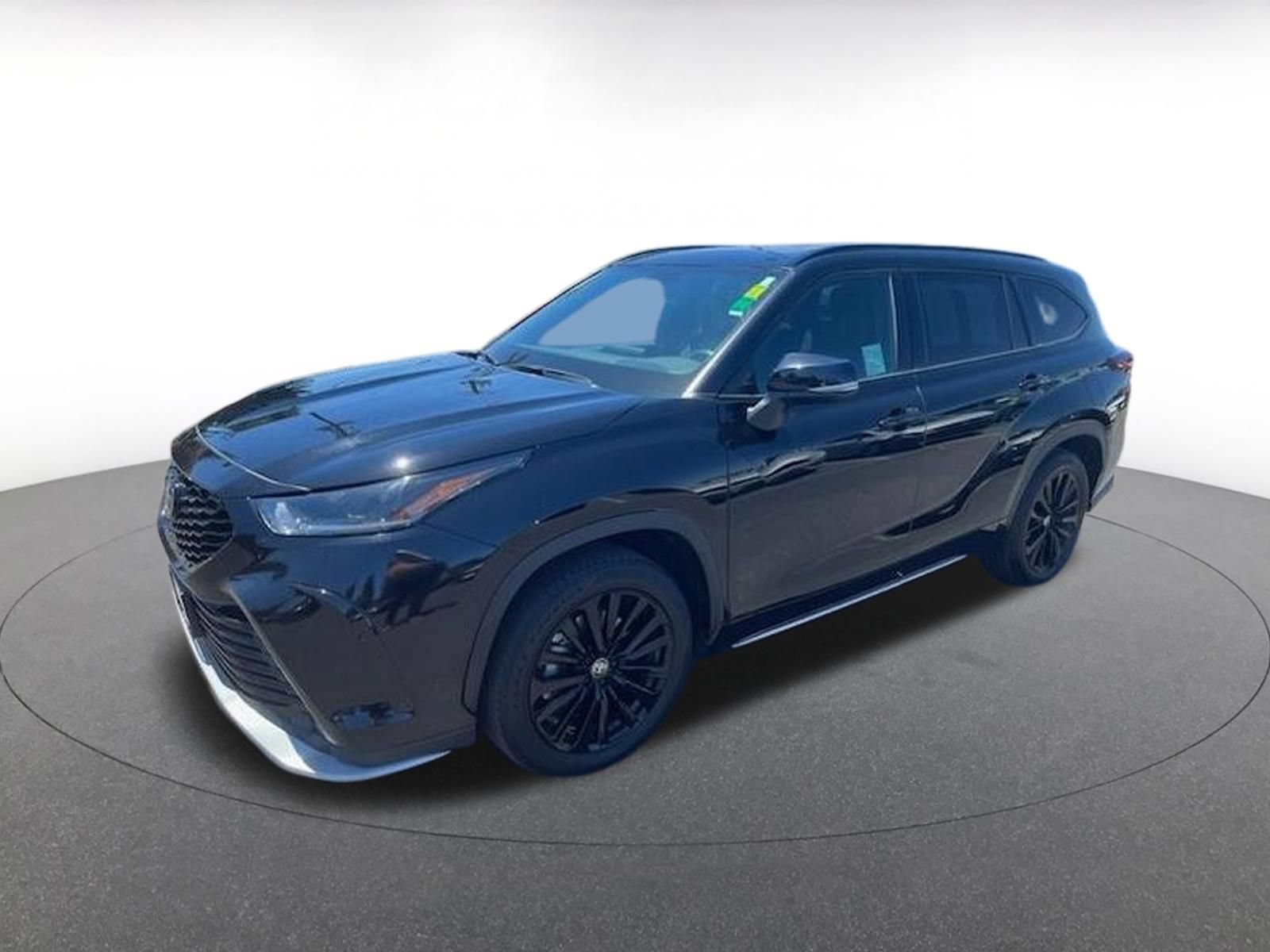 Used 2025 Toyota Highlander XSE AWD/4WD image 3