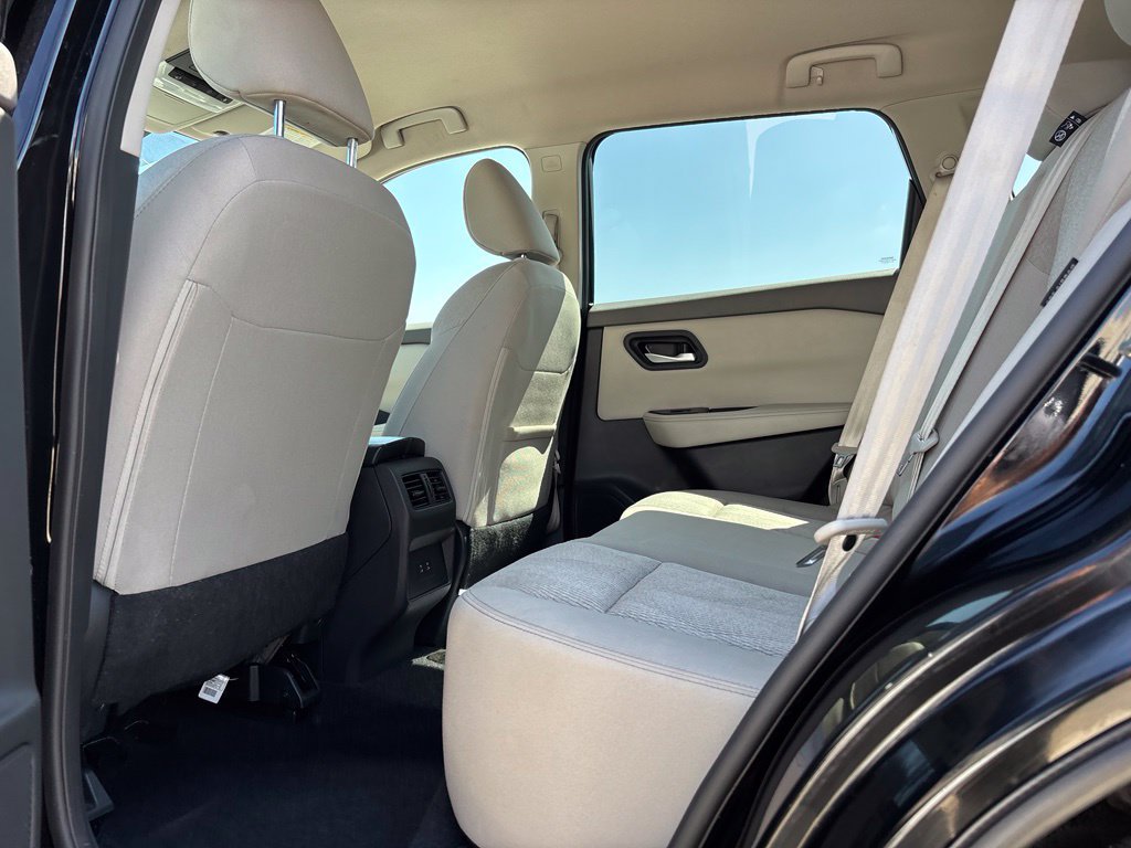 Used 2025 Nissan Rogue SV FWD image 20