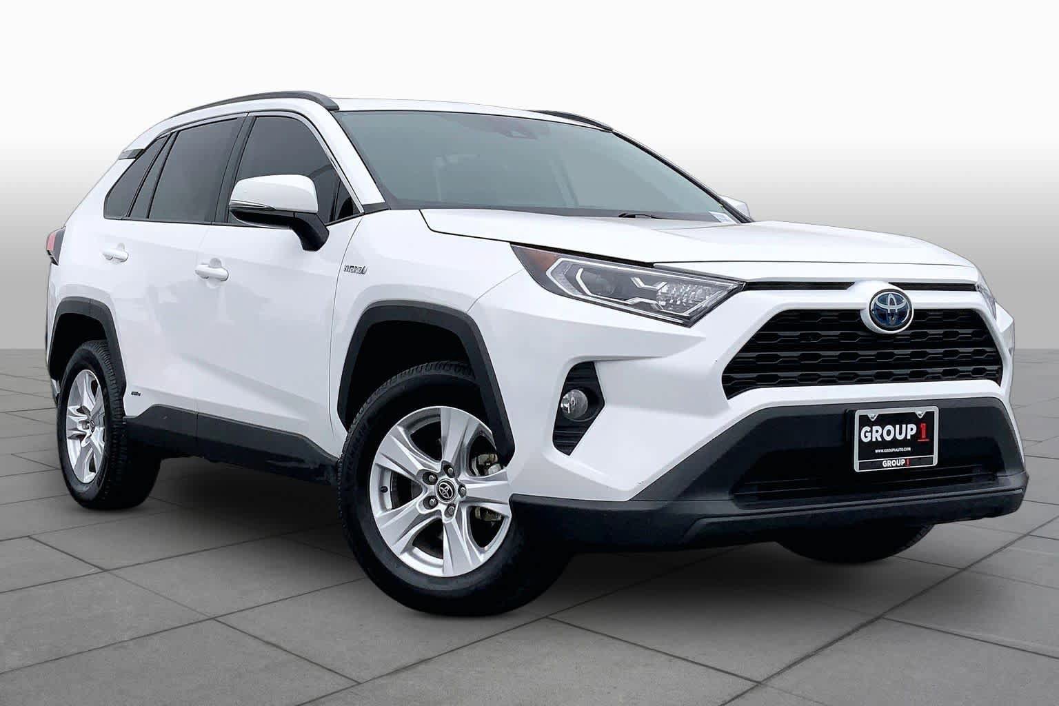Used 2021 Toyota RAV4 XLE w/ Convenience Package AWD/4WD image 3