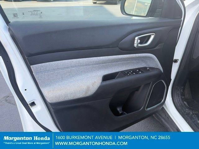 Used 2024 Jeep Compass Latitude AWD/4WD image 11