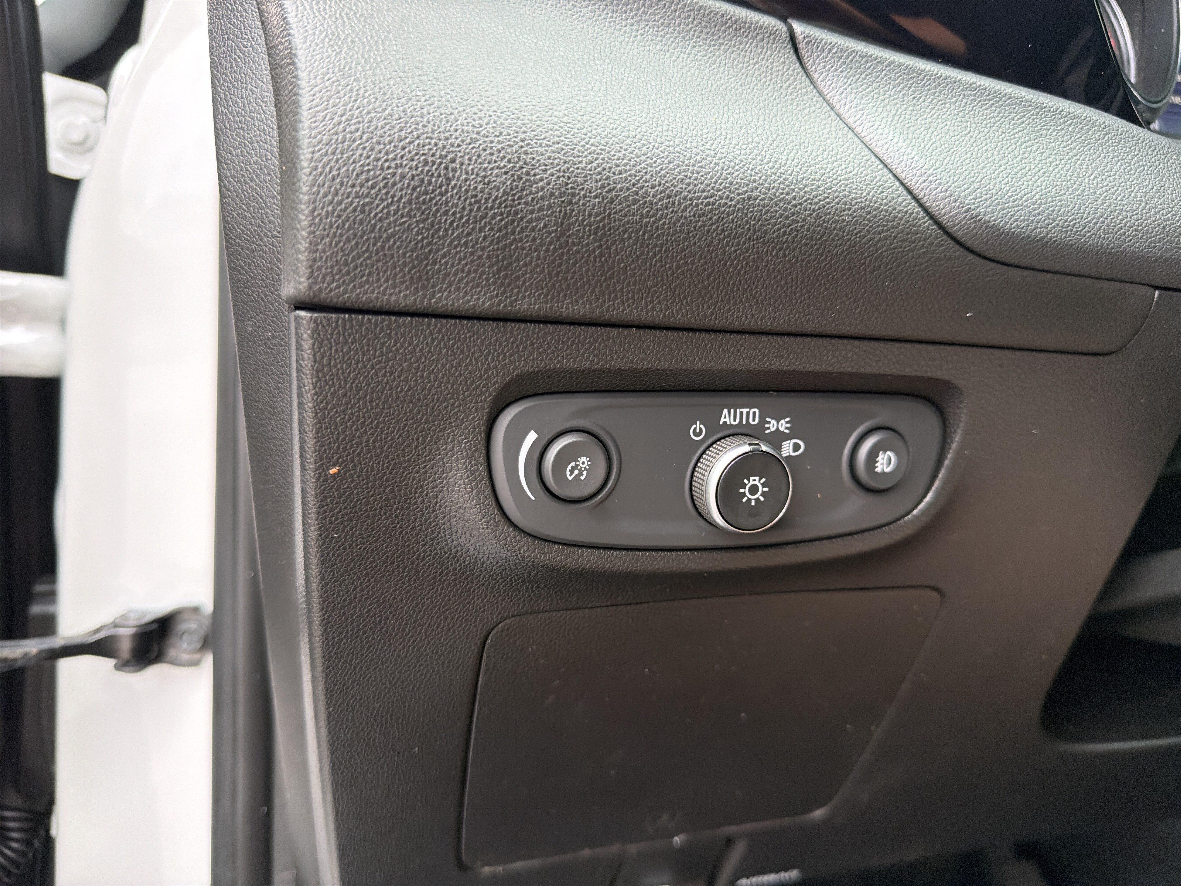 Used 2021 Buick Encore GX Select w/ Sport Touring Package FWD image 31