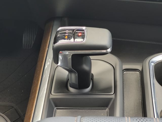 Used 2025 Chevrolet Silverado 1500 High Country AWD/4WD image 18