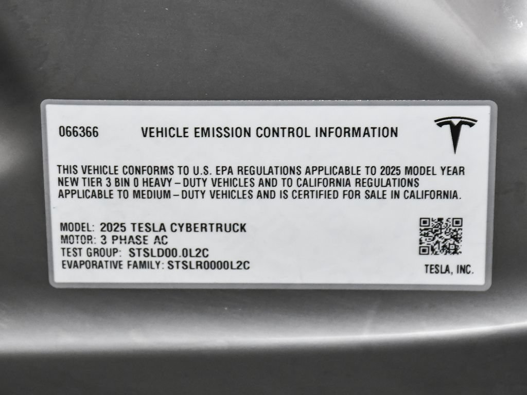 Used 2025 Tesla Cybertruck AWD Crew Cab image 75