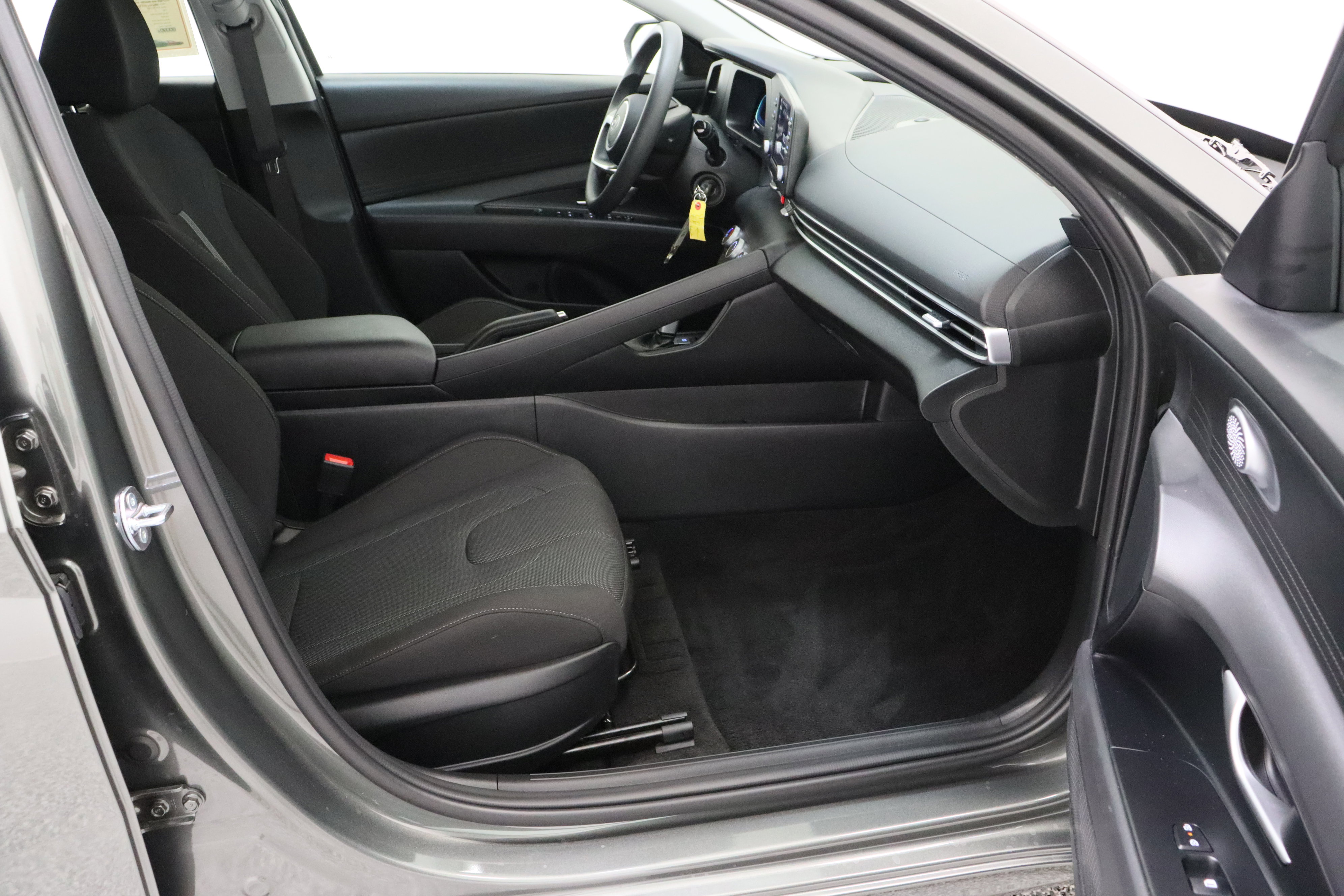 Used 2025 Hyundai Elantra SE image 34