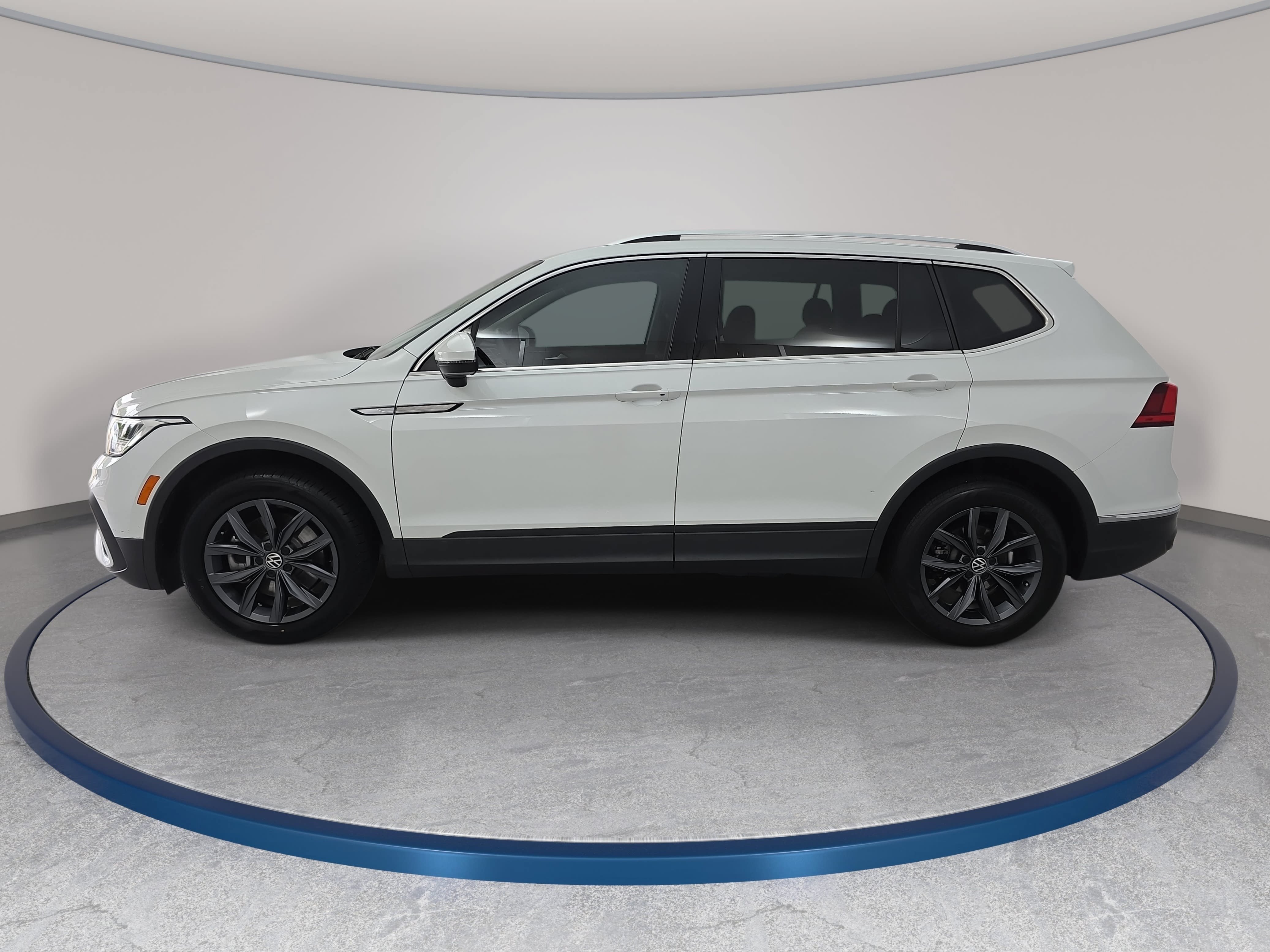 Used 2023 Volkswagen Tiguan SE FWD image 8