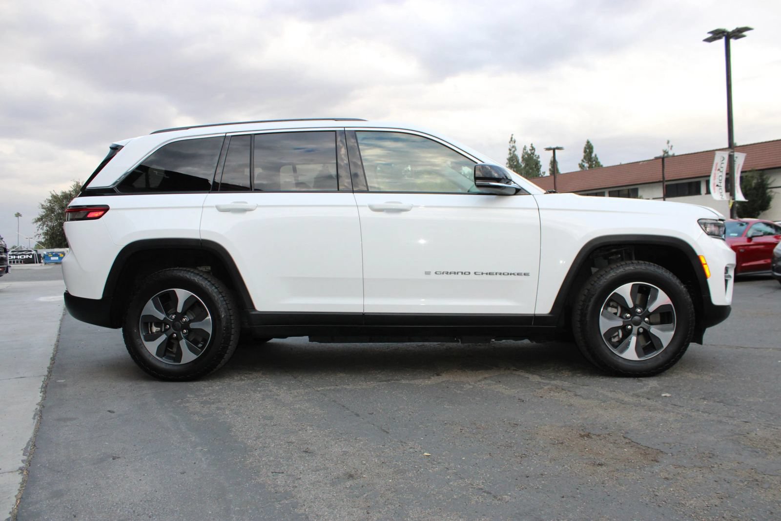 Used 2022 Jeep Grand Cherokee Limited 4xe AWD/4WD image 38