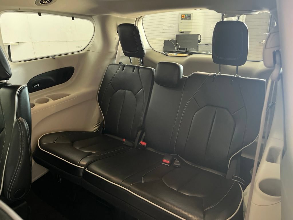 Used 2023 Chrysler Pacifica Limited FWD image 21