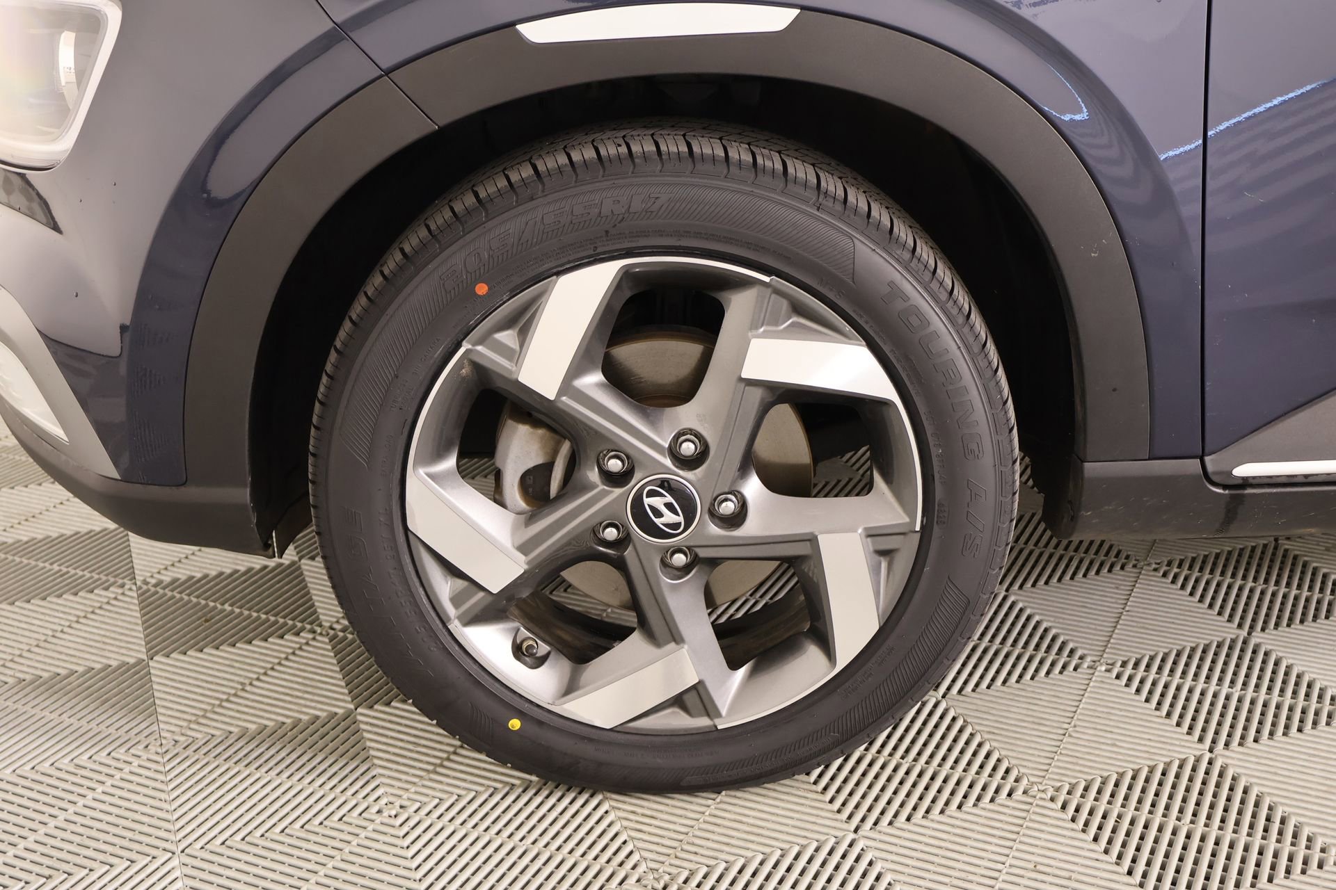 Used 2022 Hyundai Venue Limited image 18