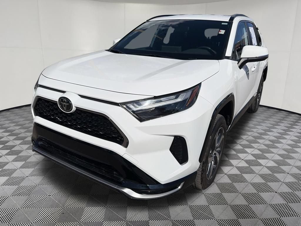 Used 2025 Toyota RAV4 SE AWD/4WD image 3