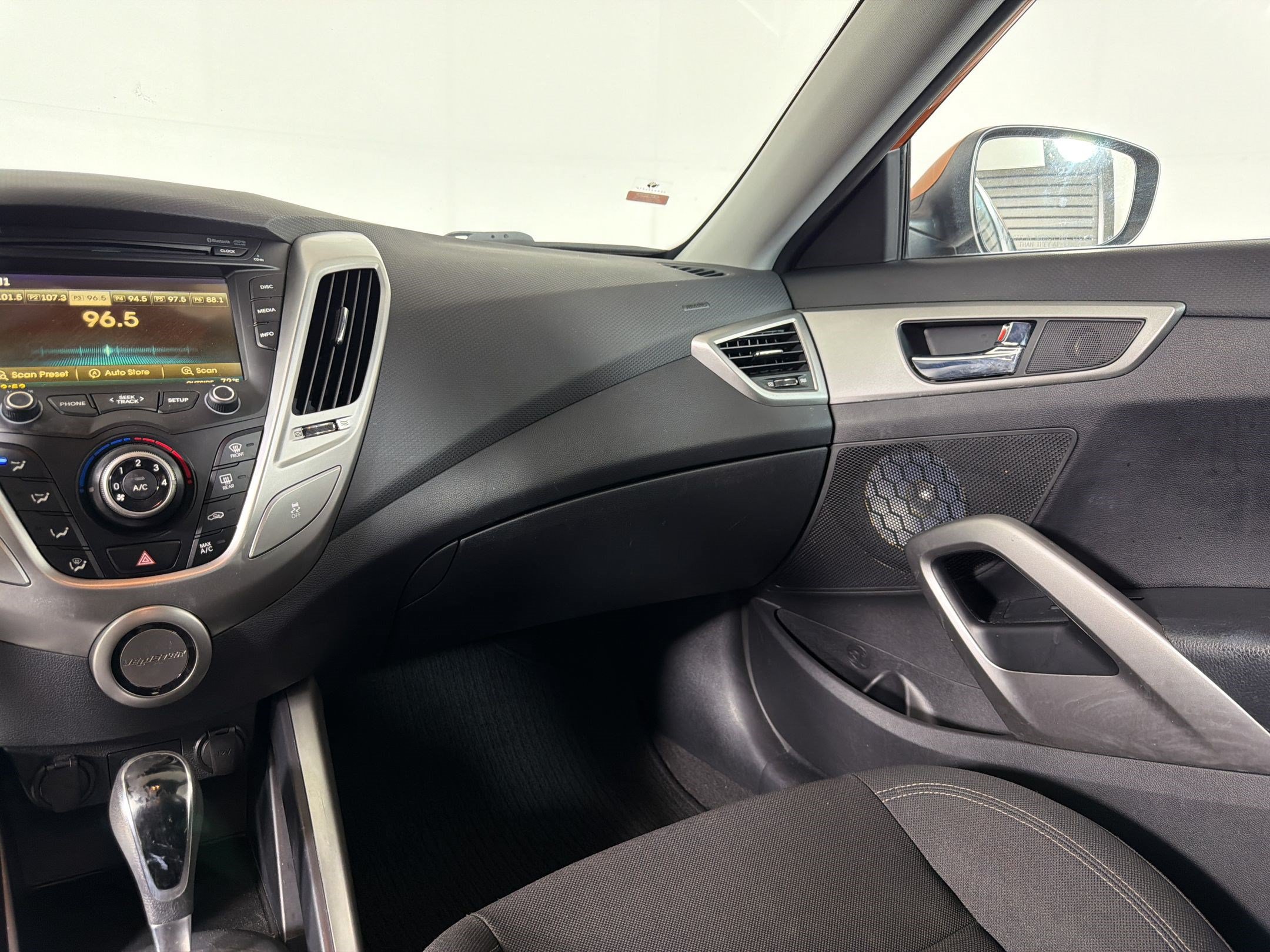 Used 2014 Hyundai Veloster FWD image 26