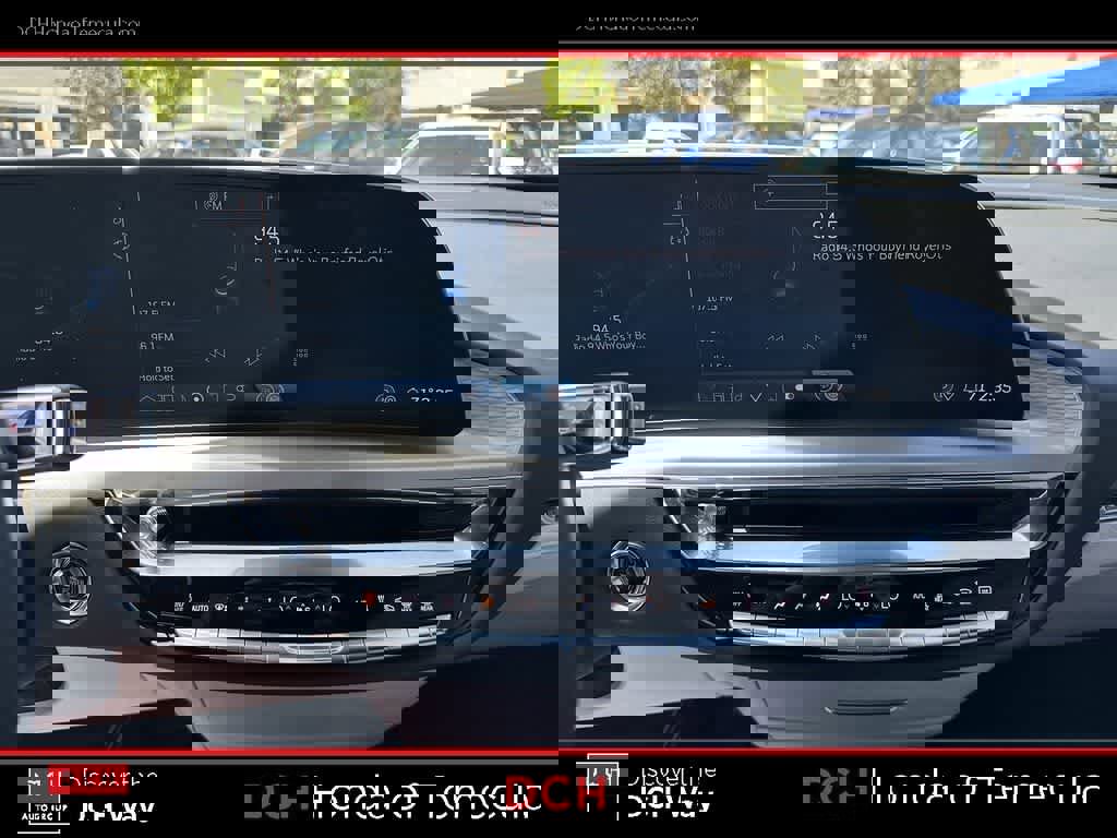 Used 2025 Cadillac Lyriq Luxury AWD/4WD image 13