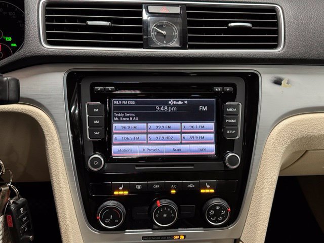 Used 2013 Volkswagen Passat 2.5 SE FWD image 19