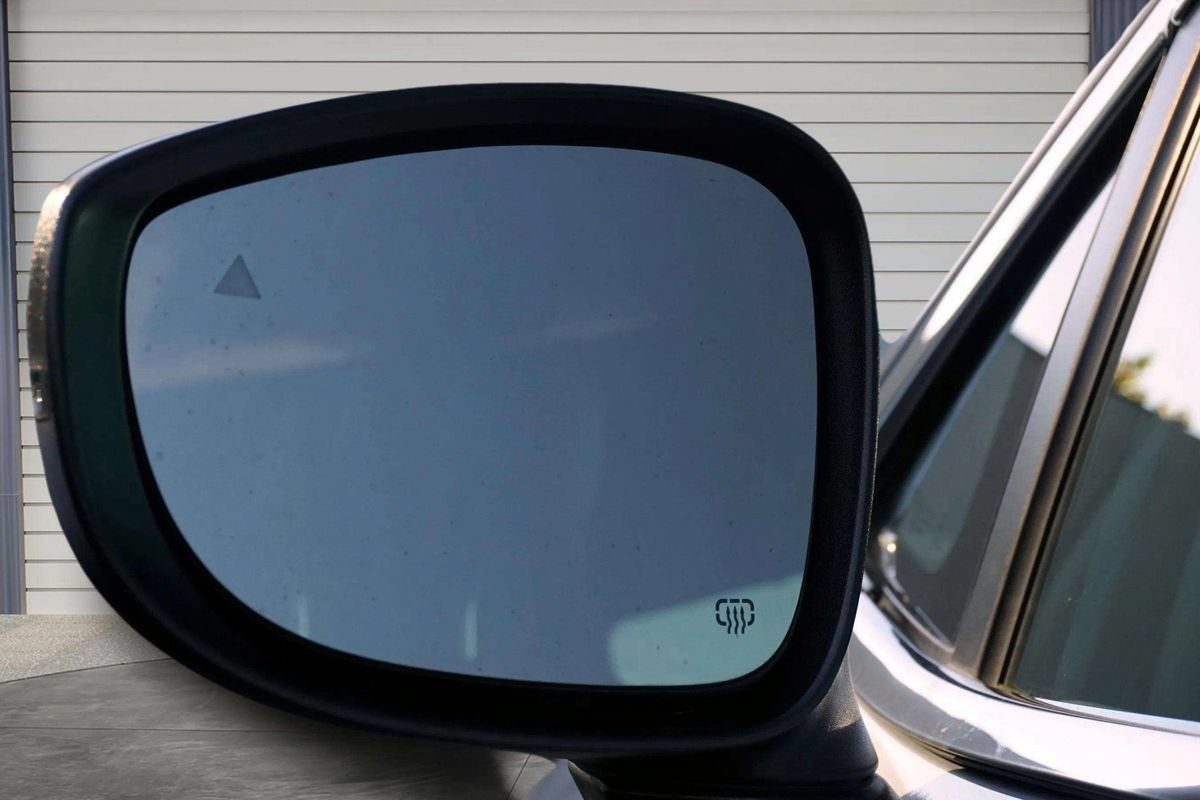 Used 2023 Chrysler Pacifica Touring-L FWD image 13