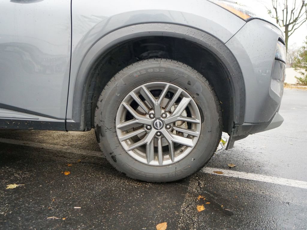 Used 2023 Nissan Rogue S image 4