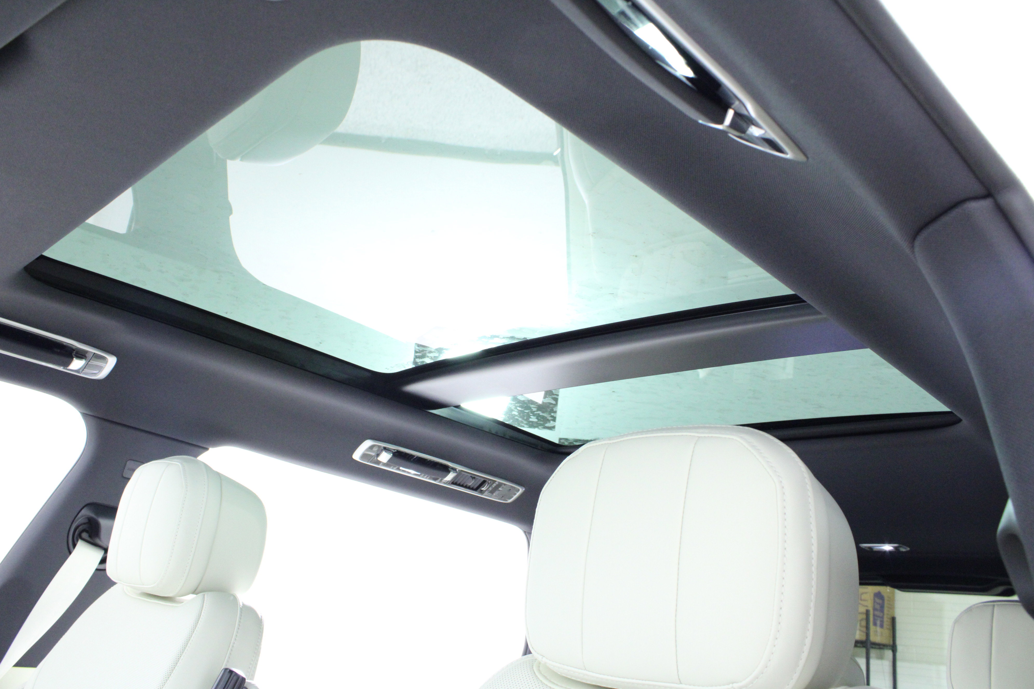 New 2026 Land Rover Range Rover Long Wheelbase SE image 23