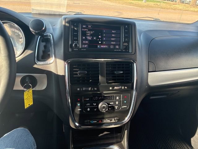 Used 2017 Dodge Grand Caravan GT FWD image 25