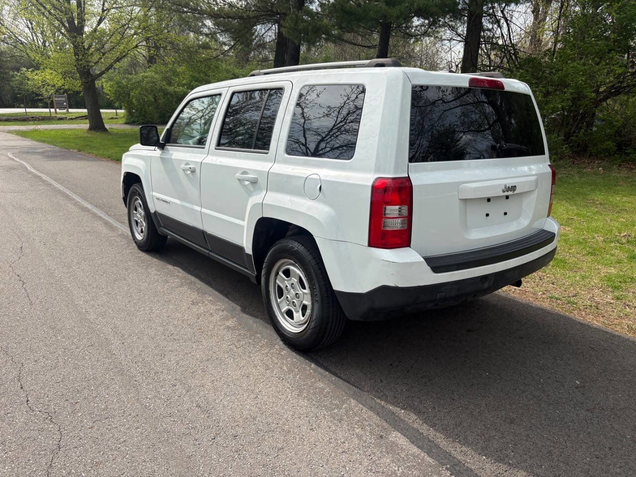 Used 2016 Jeep Patriot Sport w/ Power Value Group FWD image 5