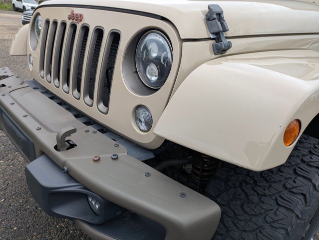 Used 2016 Jeep Wrangler Unlimited Sahara AWD/4WD image 9