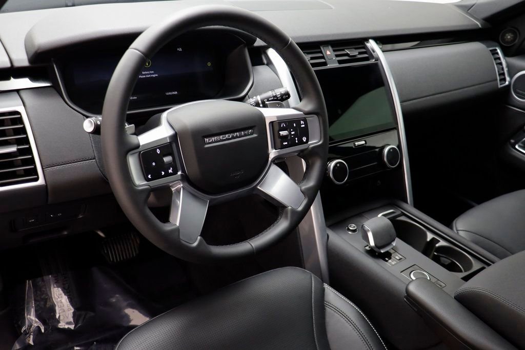 Used 2025 Land Rover Discovery S image 6