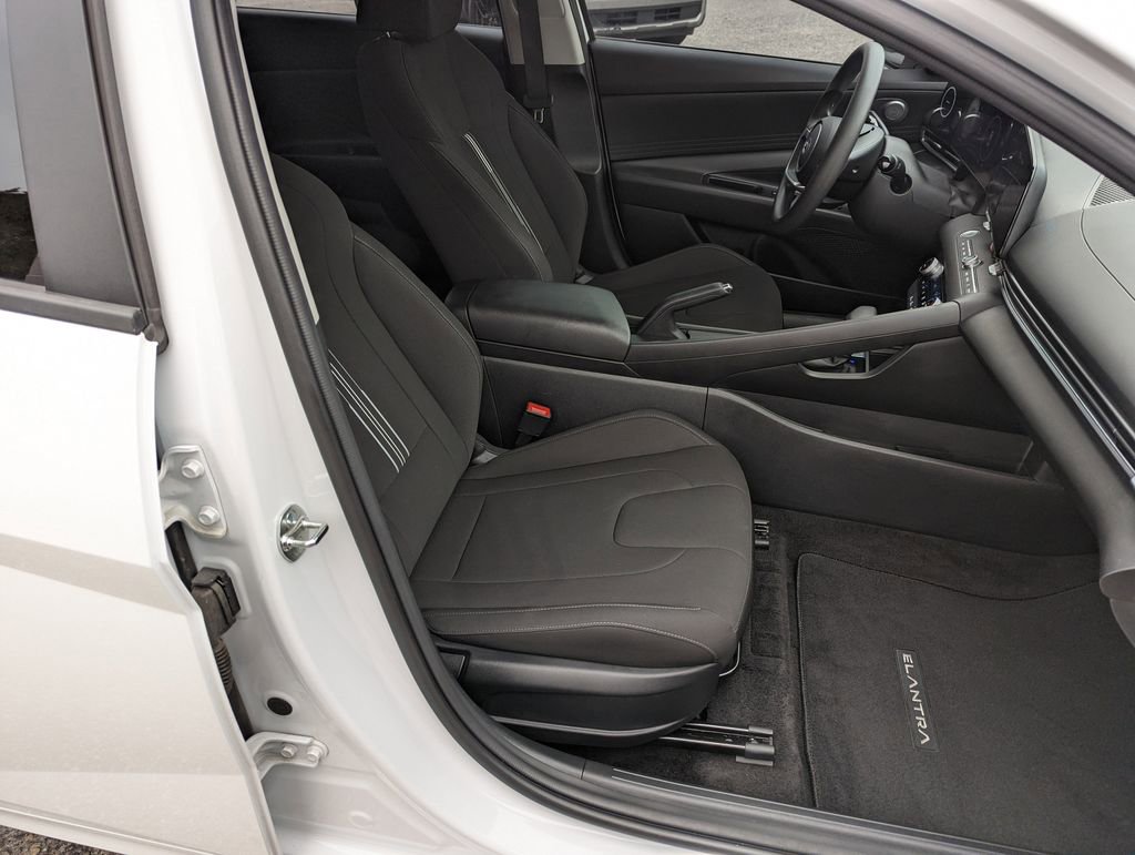 Used 2024 Hyundai Elantra SEL image 35