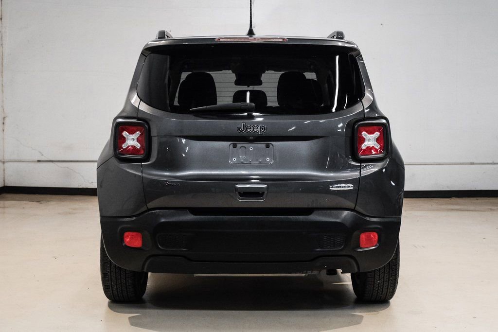 Used 2018 Jeep Renegade Latitude FWD image 11