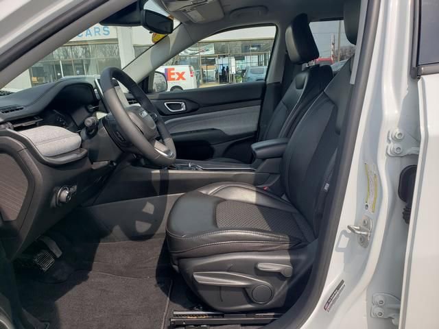 Used 2022 Jeep Compass Latitude image 10