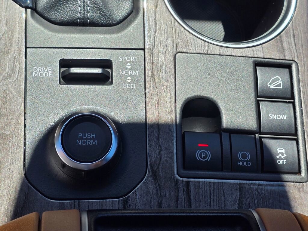 Used 2024 Toyota Highlander Platinum image 38