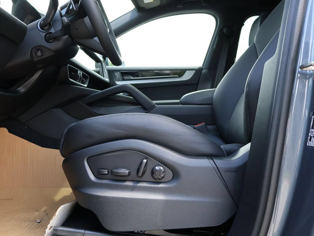New 2026 Porsche Cayenne Coupe AWD/4WD image 37