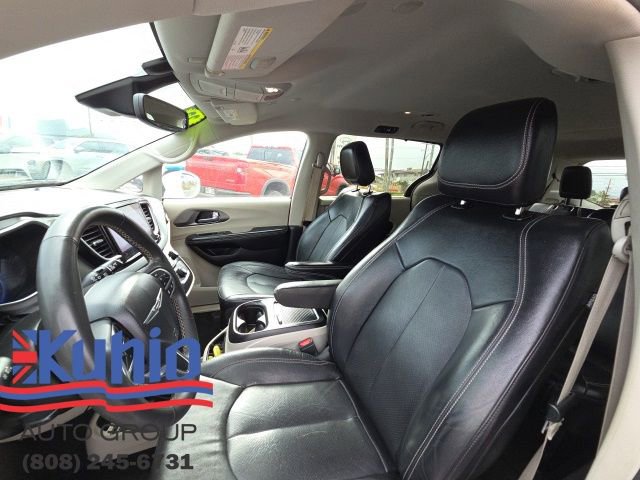 Used 2022 Chrysler Pacifica Touring-L image 16