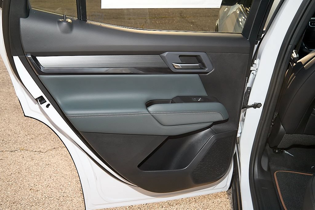 New 2027 GMC Terrain AT4 w/ Technology Package II AWD/4WD image 30