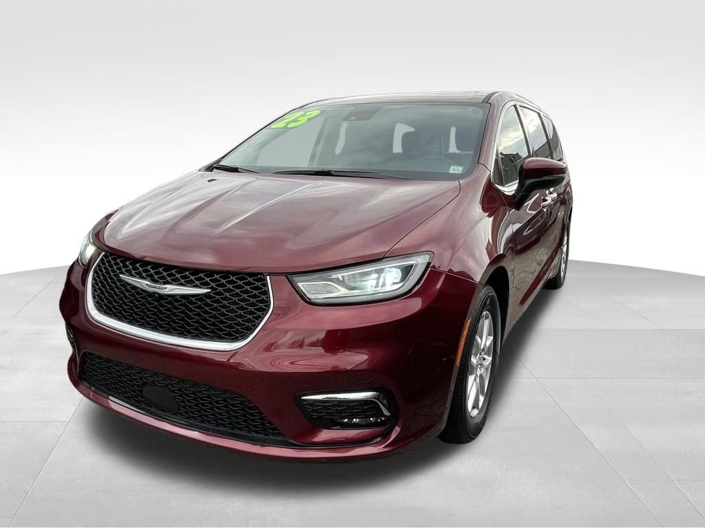 Used 2023 Chrysler Pacifica Touring-L image 2