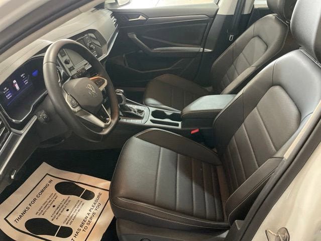 Certified 2023 Volkswagen Jetta SE w/ Panoramic Sunroof Package FWD image 11