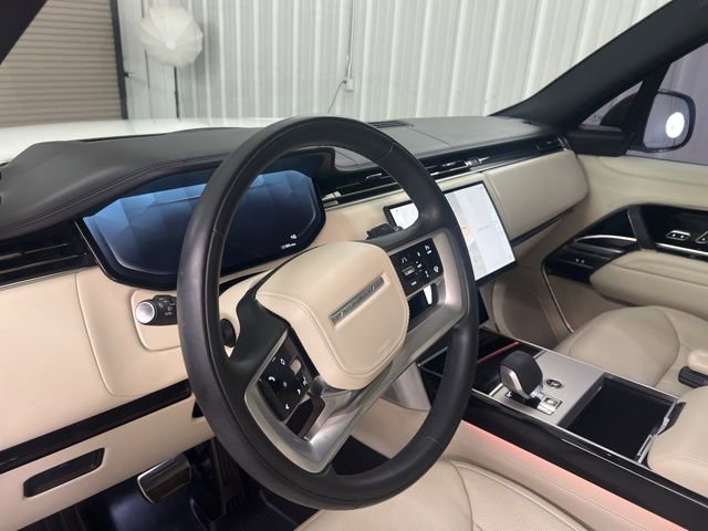 Used 2025 Land Rover Range Rover Long Wheelbase SE image 10