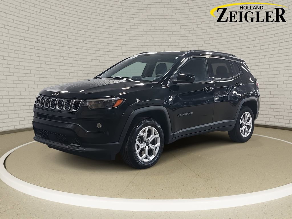 Used 2025 Jeep Compass Latitude AWD/4WD image 1