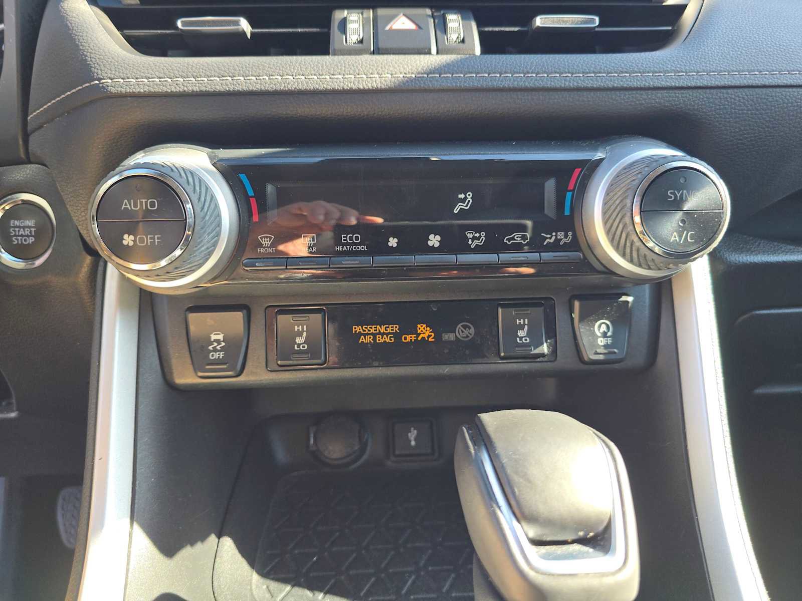 Used 2022 Toyota RAV4 XLE Premium image 29