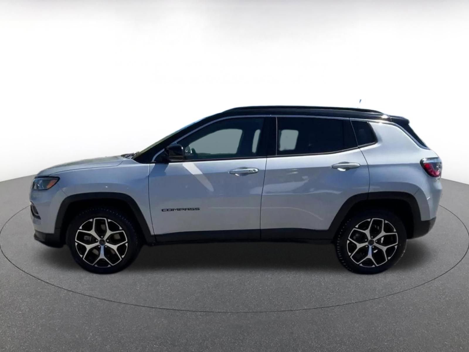 Used 2025 Jeep Compass Limited image 9