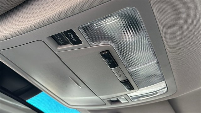 Used 2017 Toyota Avalon XLE Premium image 23