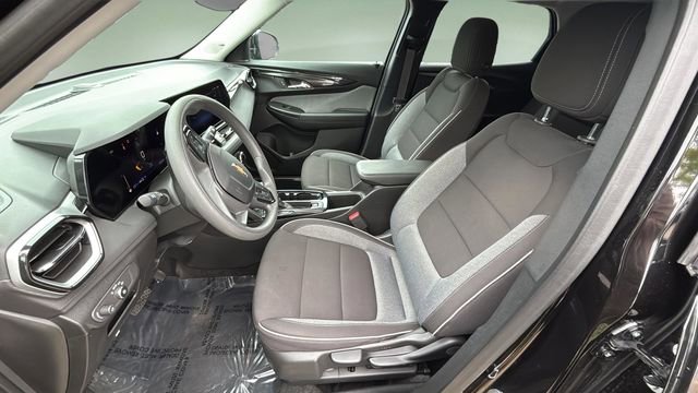 Used 2025 Chevrolet TrailBlazer LT AWD/4WD image 17