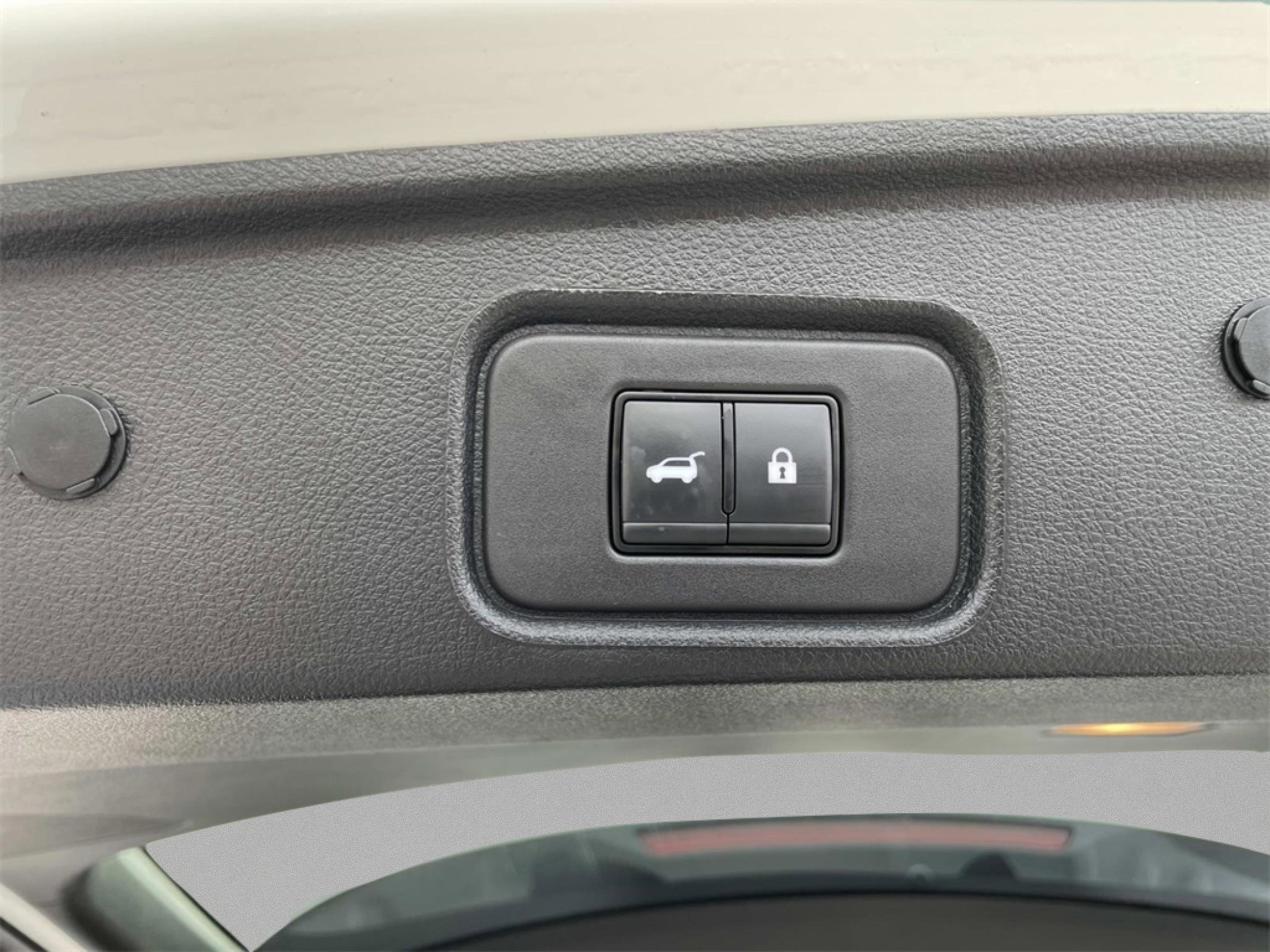 Used 2024 Nissan Pathfinder Platinum w/ Cargo Package image 17