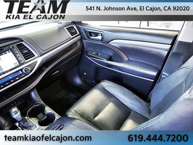 Used 2017 Toyota Highlander Limited Platinum image 24