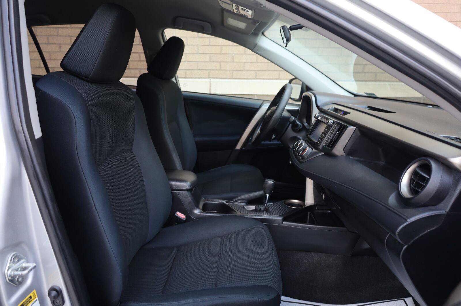 Used 2015 Toyota RAV4 LE FWD image 22