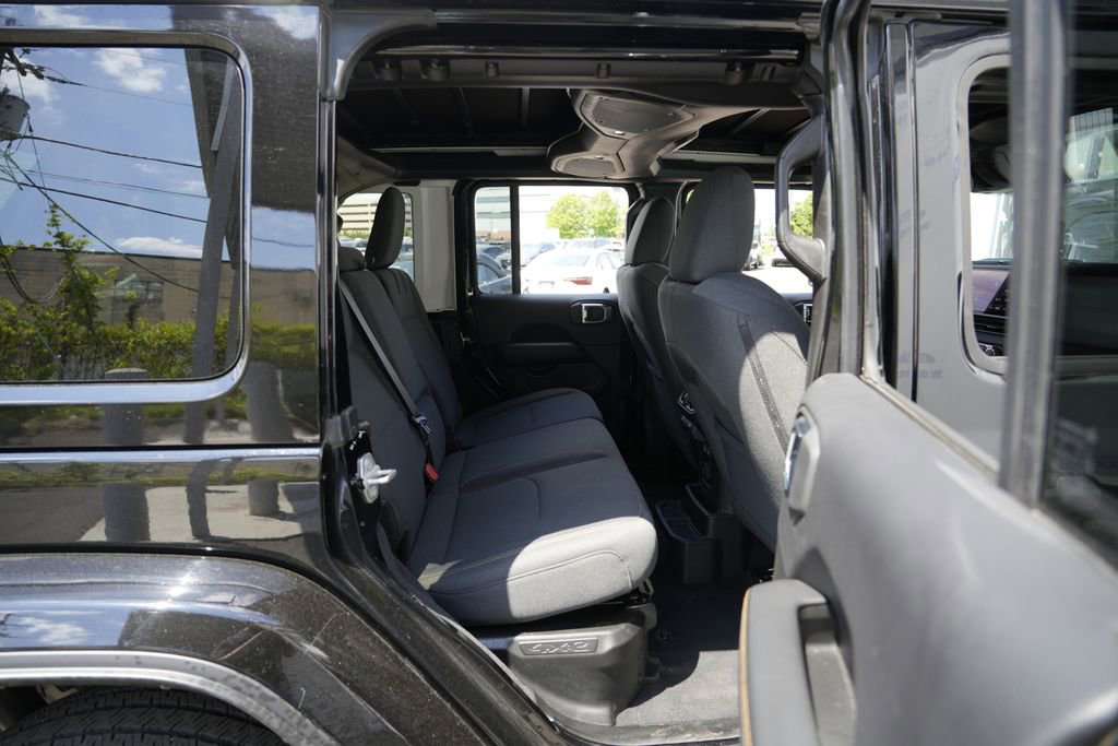 Used 2025 Jeep Wrangler Unlimited Sahara w/ Safety Group AWD/4WD image 36